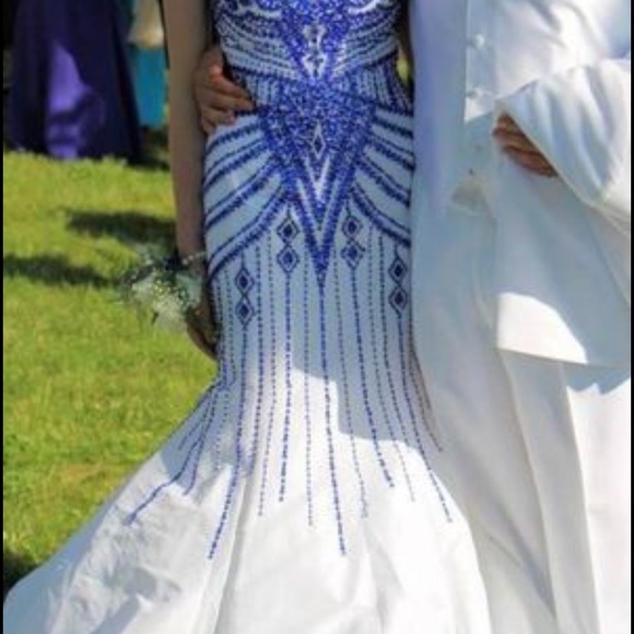 Dress - Picture 4 of 5